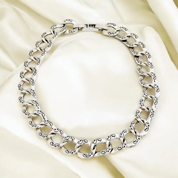 Vintage Brighton Silver Tone Interlocking Etched Scroll Necklace w/Heart Tin - Picture 2 of 10